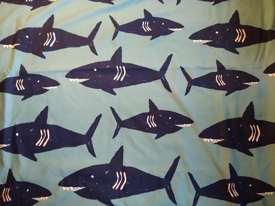 Cortina de ducha Shark de PillowFort para playa caprichosa turquesa Target Boys Foto 2 de 4