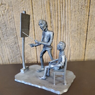 ^ Heritage Pewter What Chart? Figurine Statue M de Oliveira