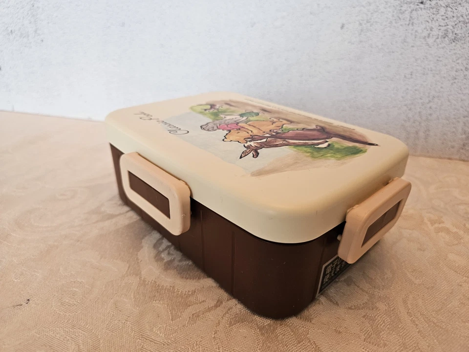 Skater Bento Box 4 Lock Disney Classic Pooh 650ml Fluffy Dome Lid Microwave Safe - Image 2 of 4