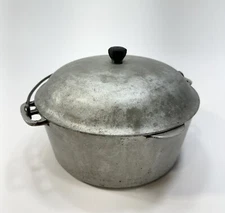 Wagner Ware Round Roaster Pot w/ Lid & Handle 243D