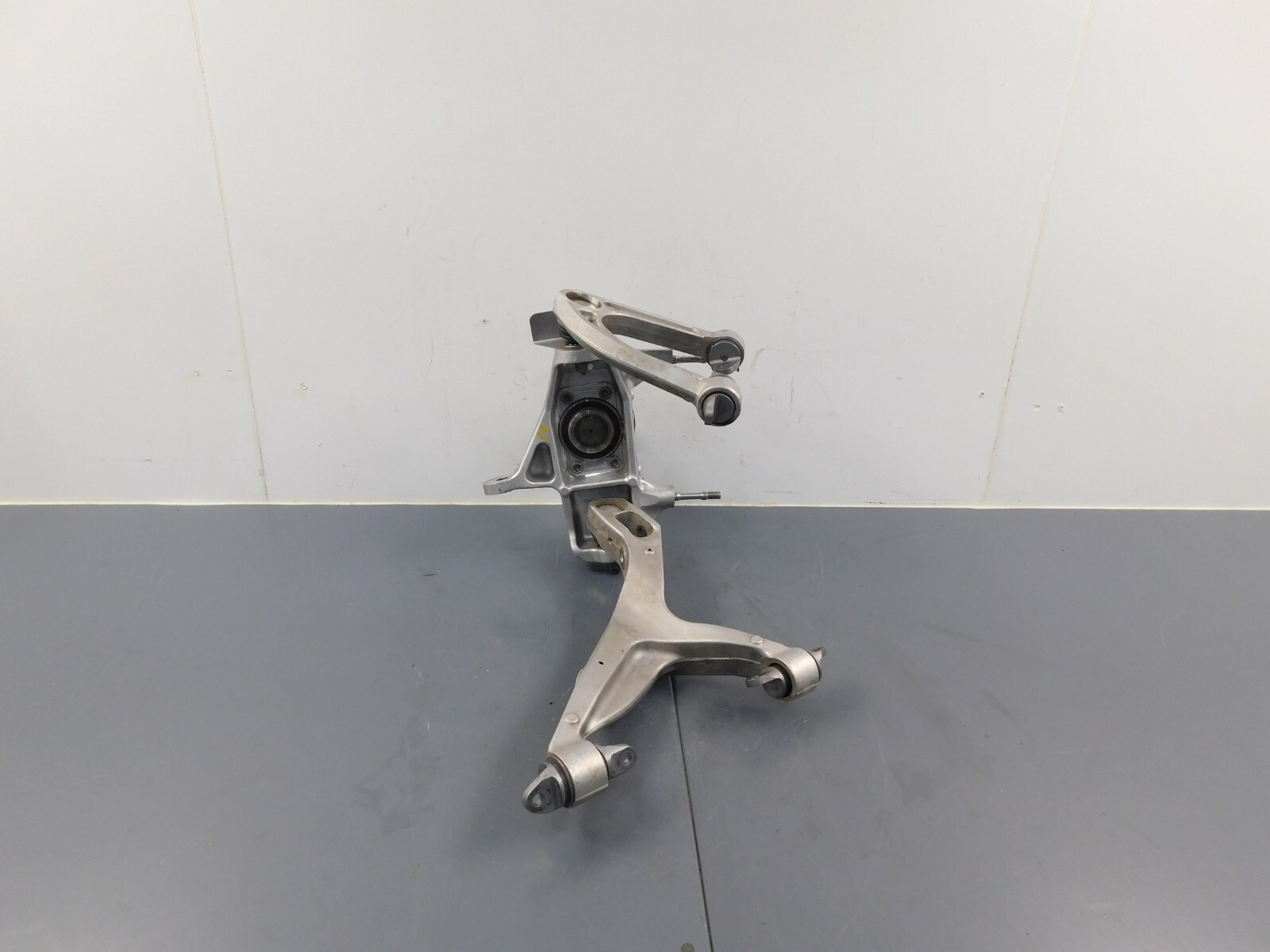 2017 15 16 18 McLaren 570GT4 570 GT4 Right Front Hub Control Arms Lock #0016 i7