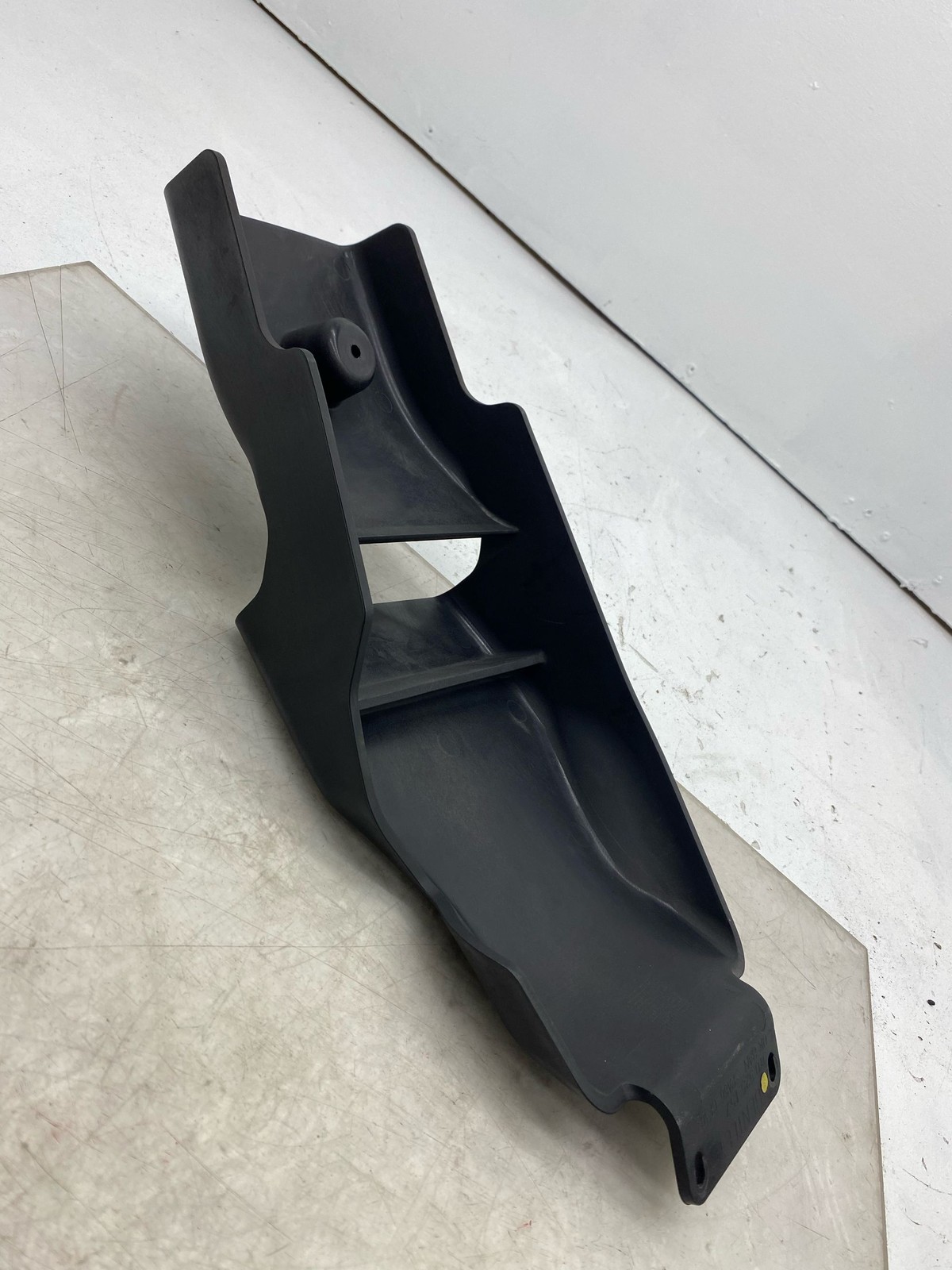 2010-2020 BENTLEY MULSANNE OEM REAR DIFFERENTIAL AXLE CARRIER DUCT GUIDE BRACKET