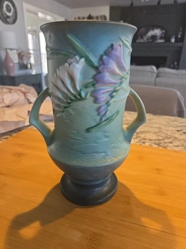 Vintage Roseville Pottery Vase 125-9” Green Freesia Pattern Double Handle