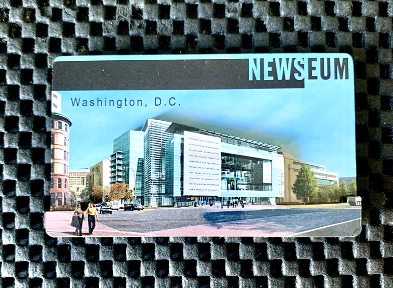 NEWSEUM WASHINGTON D.C. VINTAGE COLLECTORS RAISED PHOTO MAGNET 3 1/4" X 2" NOS