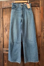 NWT Levis Women's Cinch Baggy 26x31 Jeans "Chasing Dreams" color