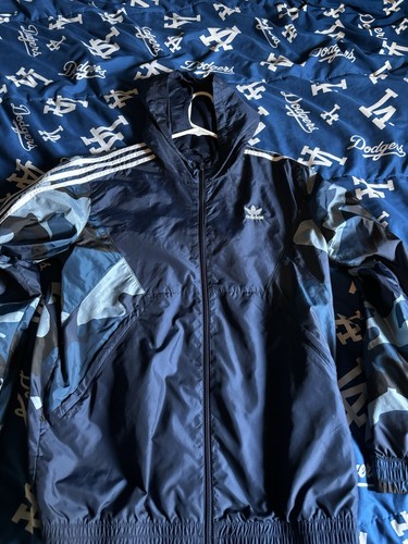 independent windbreaker - Picture 10 of 10