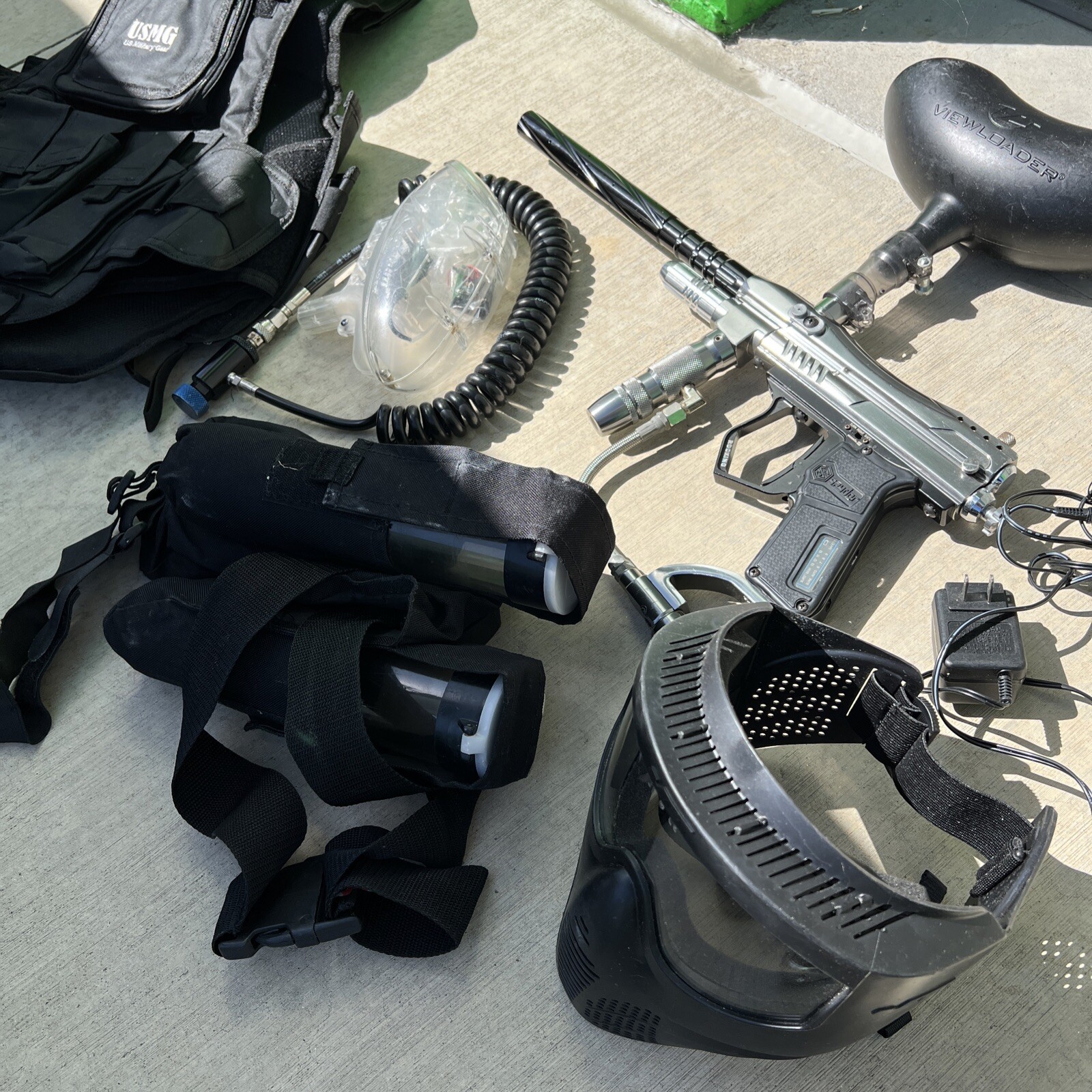 Spyder Paint Ball Rocking Trigger w/ hopper Charger Vest Extras Mask