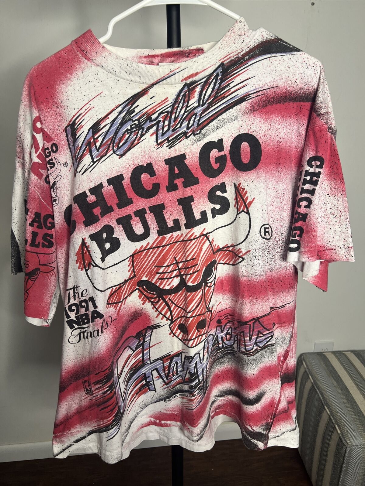 Vintage Chicago Bulls Jordan 1991  AOP Single Stitch Magic Johnson T- Shirts XL