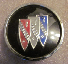 1980's BUICK WIRE WHEEL CENTRE CAP HUB CAP GM GENUINE ORIGINAL OEM 25484 USED