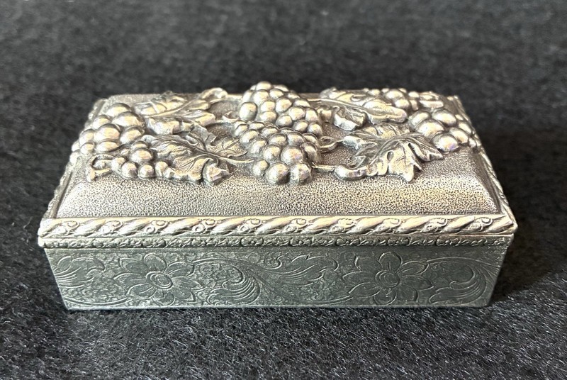 Heritage Pewter 1991 Grapes Rectangular Lidded Trinket Box Blue Lining