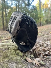 Wilson Rare Softball Catchers Mitt Right Throw Girls Game Ready 33” Mint