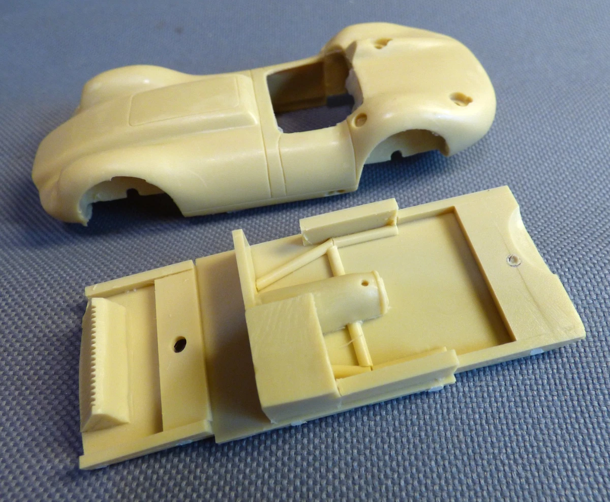 Miniature JAGUAR XJ40 SOVEREIGN vert métallisé 1/43 - Collection