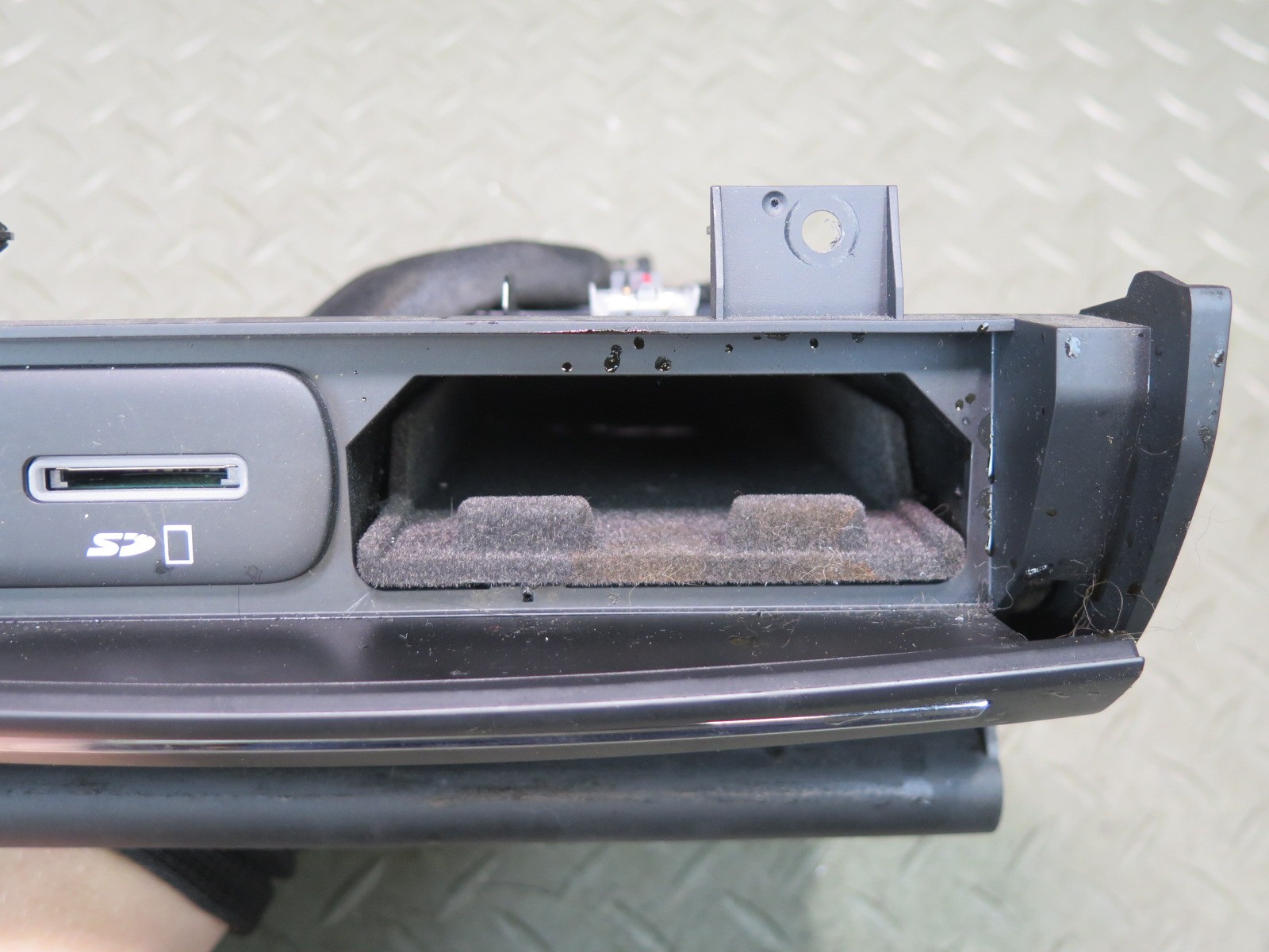 Maserati Quattroporte 2014-2021 Front Center console tray