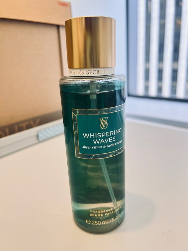 New Victoria's Secret whispering waves fragrance mist 250ml/8.4oz