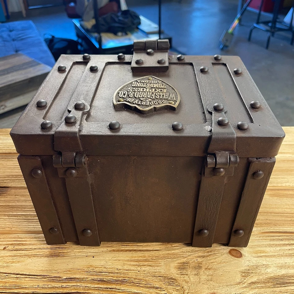 Caja fuerte de hierro fundido Old West | Tombstone AZ Express Co. Lockbox decoración de cofre Foto 4 de 4
