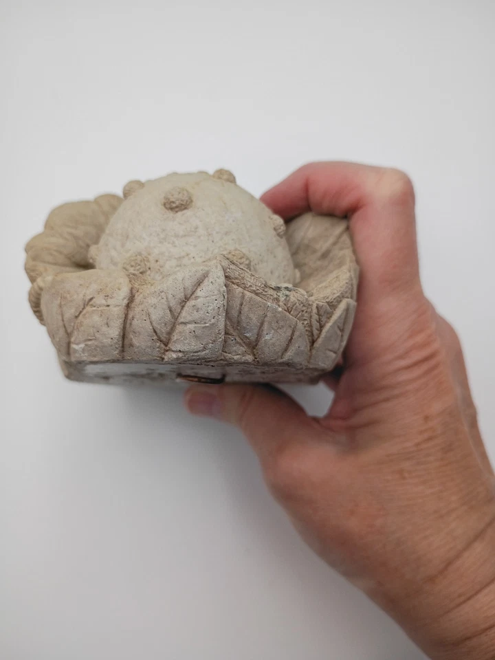 Carruth Studio Peapod Pixie Fairy 1998 Hanging Garden Sculpture - Image 4 of 4