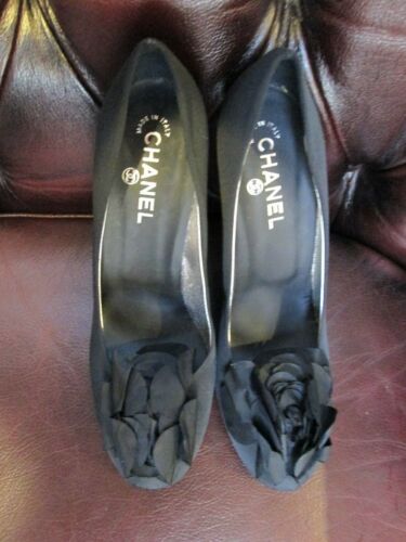 NWOB CHANEL WOMANS BLACK HIGH HEELED COURT SHOE SIZE 41 SILVER TEXTURED HEEL - Picture 4 of 12