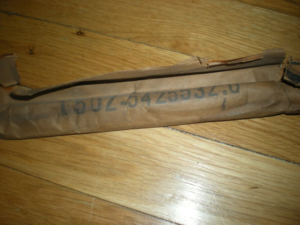 Moldura puerta trasera Ford Granada 1975 1976 nuevo de lote D5DZ-5425532-D Foto 3 de 3