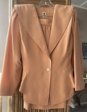 CHIC VINTAGE UNGARO PARALLELE 2 PC PEACH JACKET  SKIRT SUIT SZ SMALL