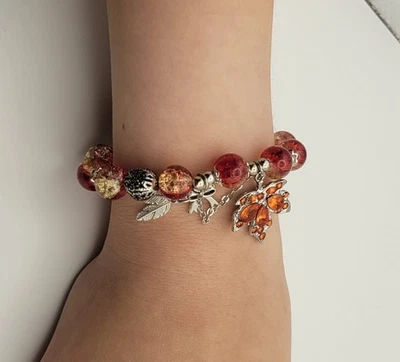 🍁 Bracelet artisanal automnal – Perles craquelées & breloques argentées 🦋✨ - Photo 1/4