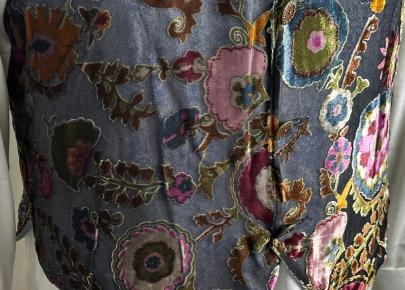 ROBERT GRAHAM LUMINOUS NON-REVERSIBLE VELVET/SILK FLORAL 3 BUTTON VEST SIZE XL - Image 3 of 4