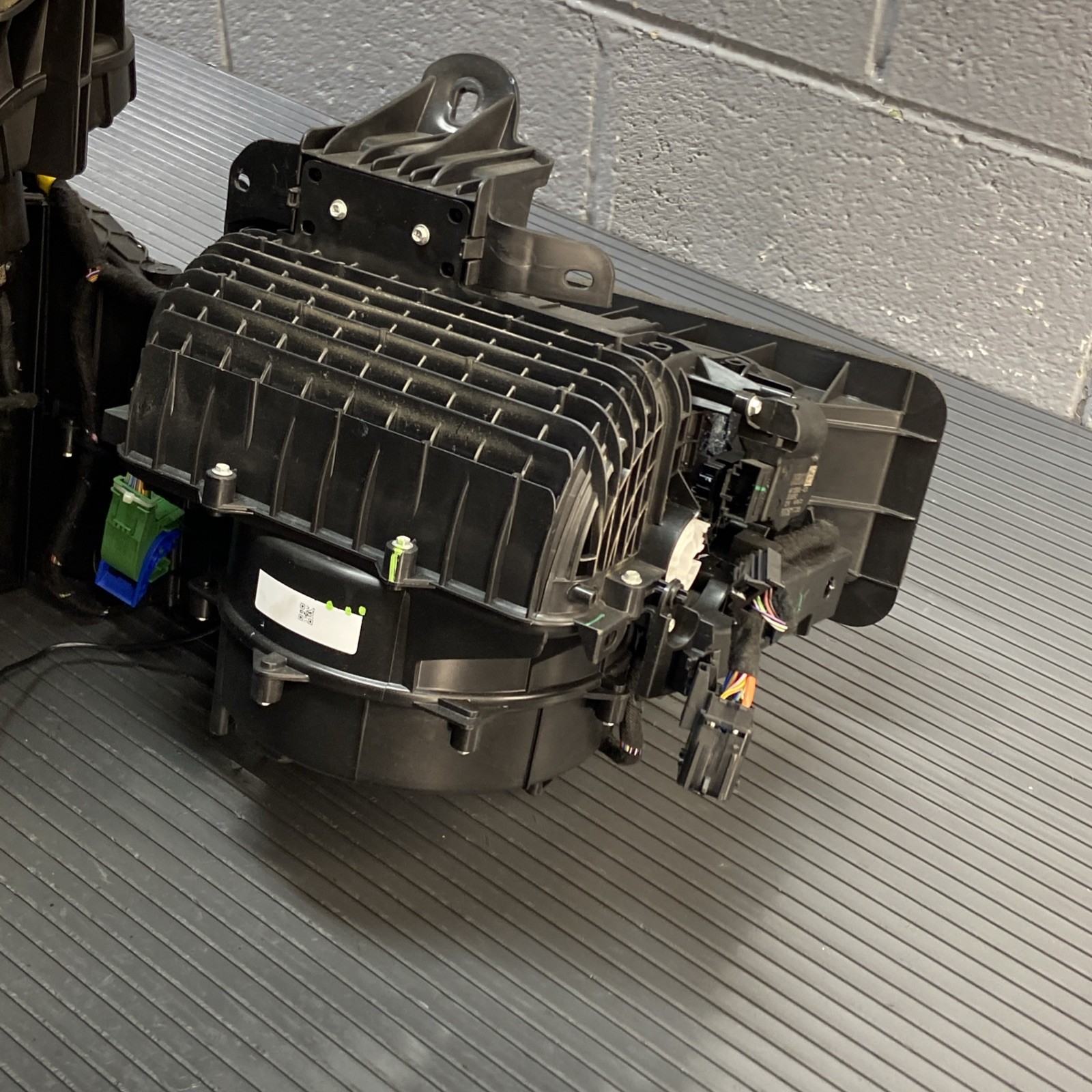 2022 Maserati Levante M161 3.0L AC Climate Heater Blower Motor Housing Box OEM