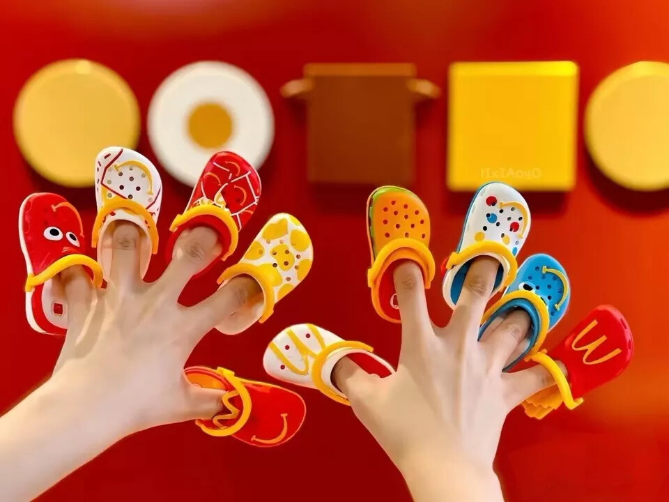 置物 mschf 5000yen 2024 McDonalds Full Set Mini Crocs Keychain Happy Meal Toys