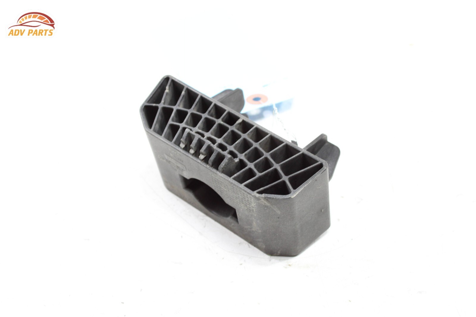 VOLVO XC90 REAR RIGHT SIDE JACK PAD POINT SUPPORT BRACKET OEM 2016