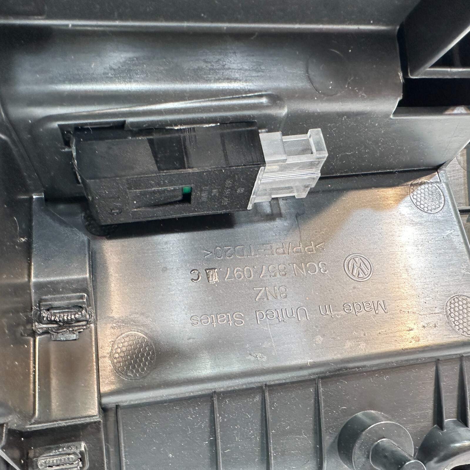 VOLKSWAGEN ATLAS 2018-2023 DASH DASHBOARD GLOVE BOX STORAGE COMPARTMENT OEM