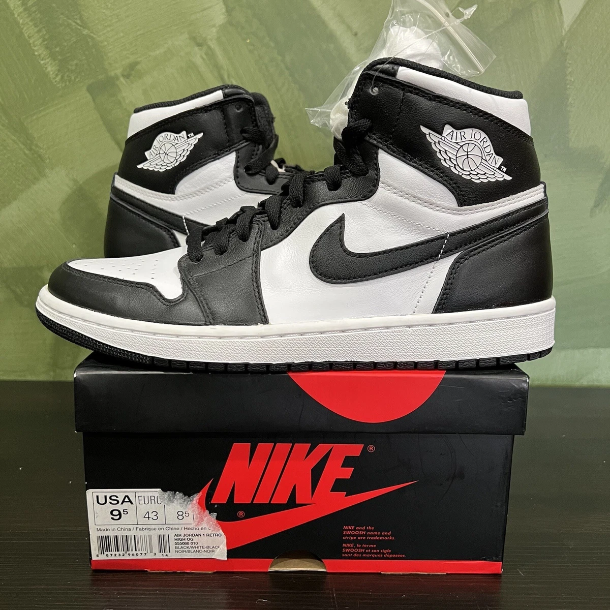 Air Jordan 1 Retro High OG 'Black/White' 555088-010