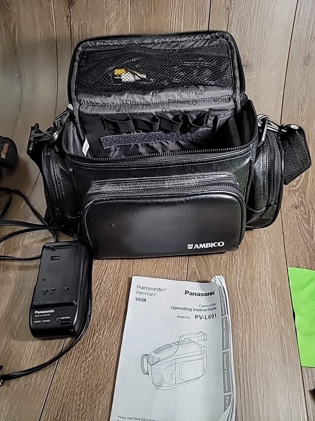 Panasonic PV-L691 Palmcorder VHS-C Camcorder Video Camera w/ Charger - TESTED