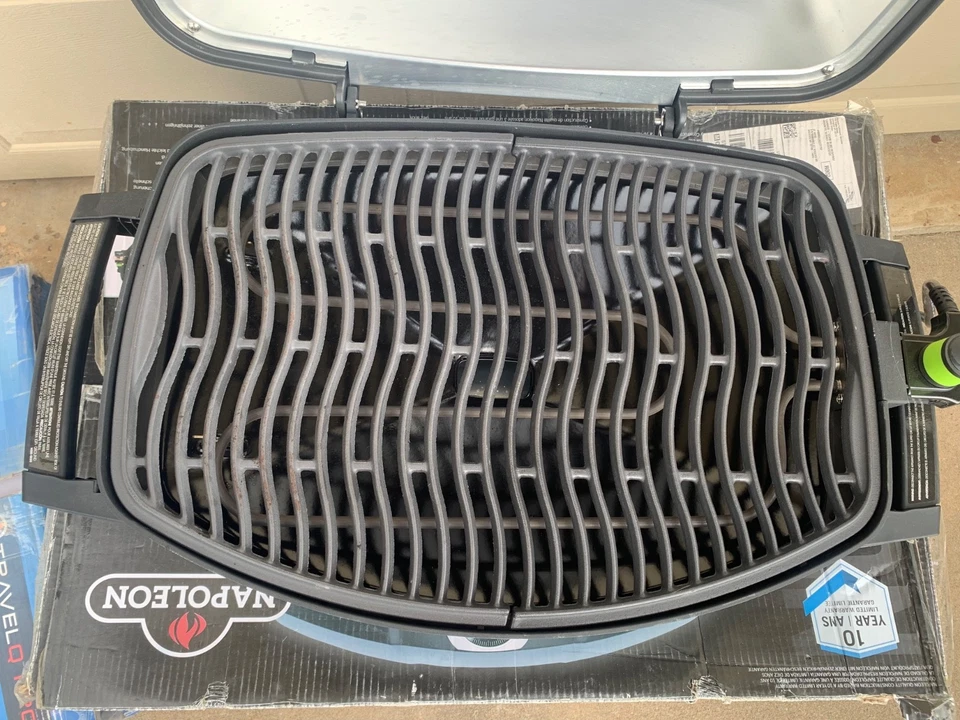 Parrilla eléctrica portátil Napoleon TravelQ PRO285E negra + kit de carro Foto 4 de 4