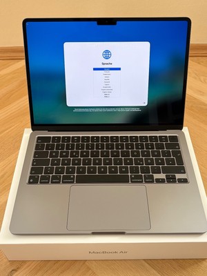 MacBook Air 13,6'' (2022) | M2 | 8GB RAM | 512GB SSD | Space Grau