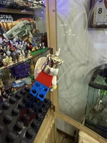 LEGO Castle Royal Knights King Castle 6044 minifigure King cas059 Cas060 READ