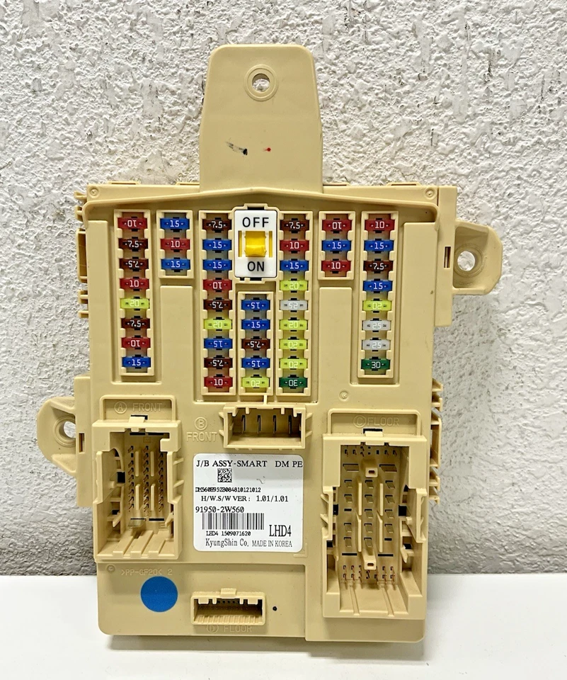 2016 Hyundai Santa Fe Interior Fuse Box Relay 919502W560 OEM - Image 2 of 4