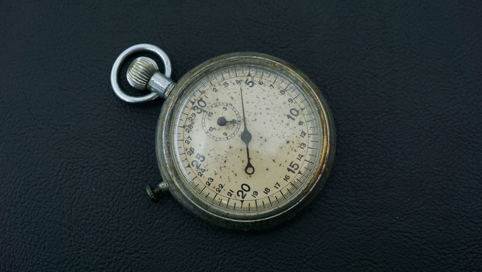 Cronómetro mecánico vintage militar alemán Segunda Guerra Mundial 50 mm cronógrafo de dos botones AH Foto 3 de 4