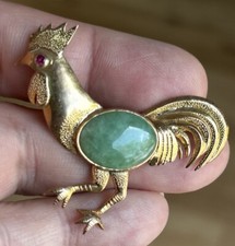 Textured vintage 14k gold Rooster Jade Red eye brooch pin JS-F H.K Jelly Belly