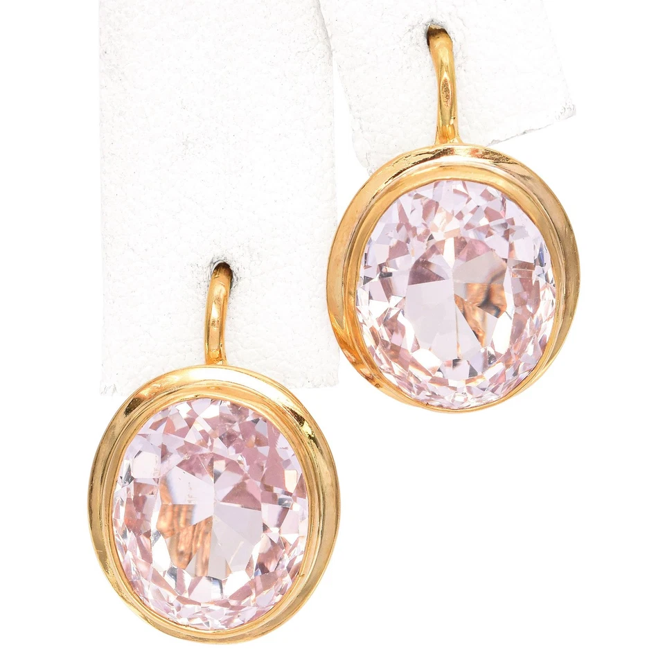 Pendientes colgantes de zafiro cultivado en laboratorio de oro amarillo de 18 quilates Foto 3 de 4