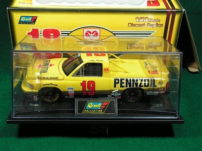Revell Collection 1977-1997 #19 Pennzoil Dodge Truck - Tony Raines - 1:24 #6905!