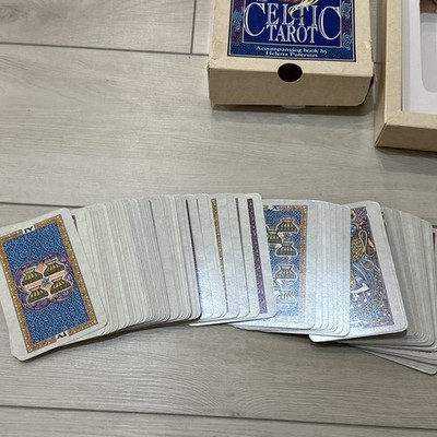 Helena Paterson The Celtic Tarot タロットカード Amazon.co.jp: The Celtic Tarot/Book and Deck : Paterson, Helena