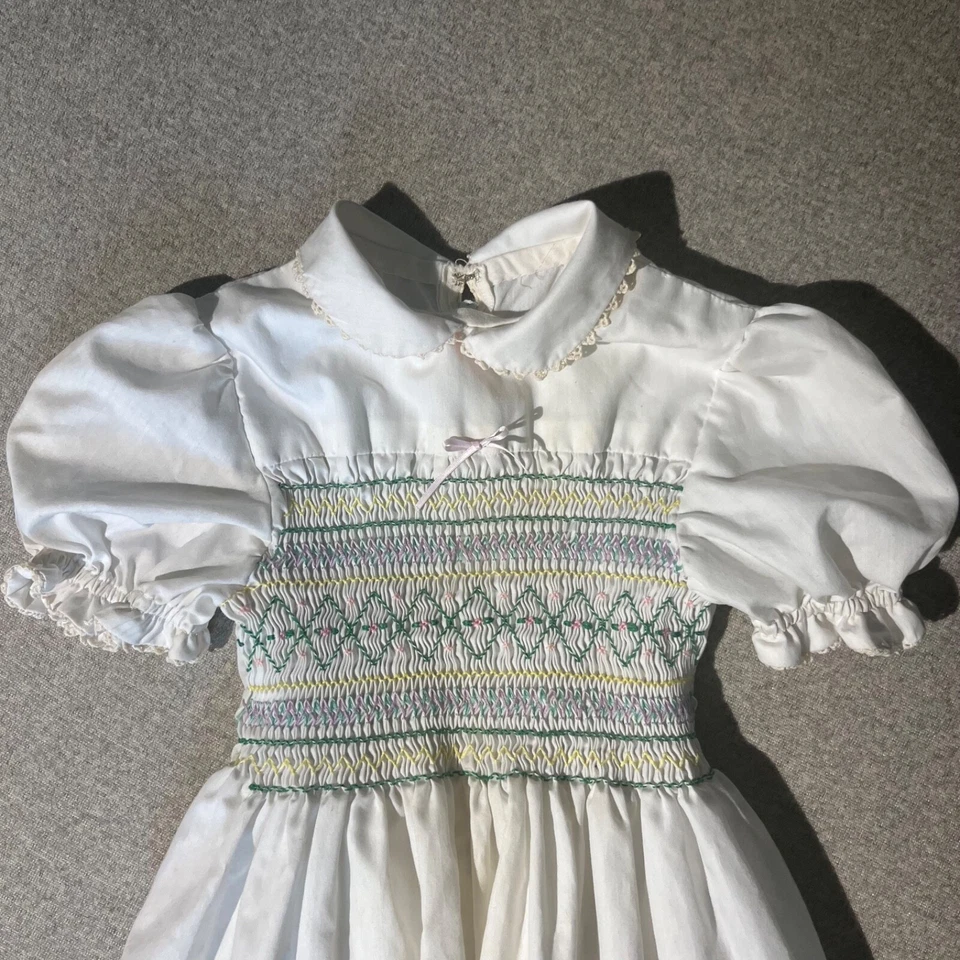 Vtg Girls Dress Size Medium White Smocked Puff Sleeve Knee Length - Image 3 of 4