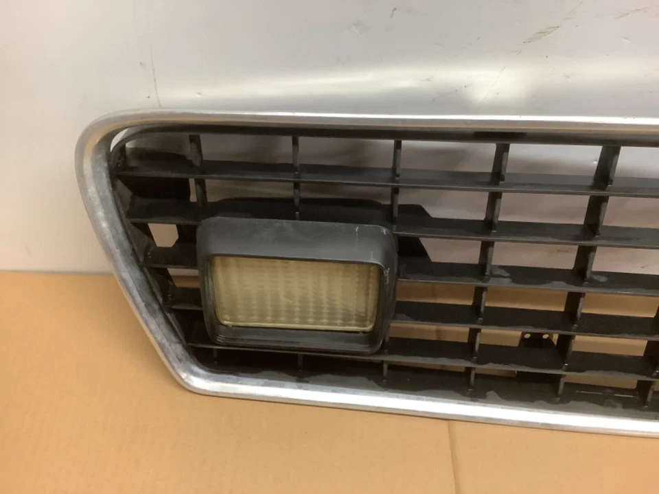 75-78 FORD MUSTANG II PARRILLA DELANTERA CON LUCES DE LÁMPARA OEM 76 77 Foto 3 de 4