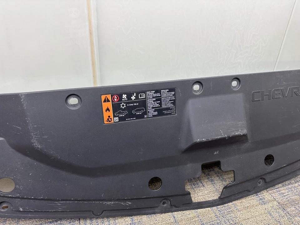 🔥2015-2020 CHEVROLET SUBURBAN RADIADOR DEFLECTOR DE AIRE SUPERIOR PANEL DE CUBIERTA OEM Foto 3 de 4