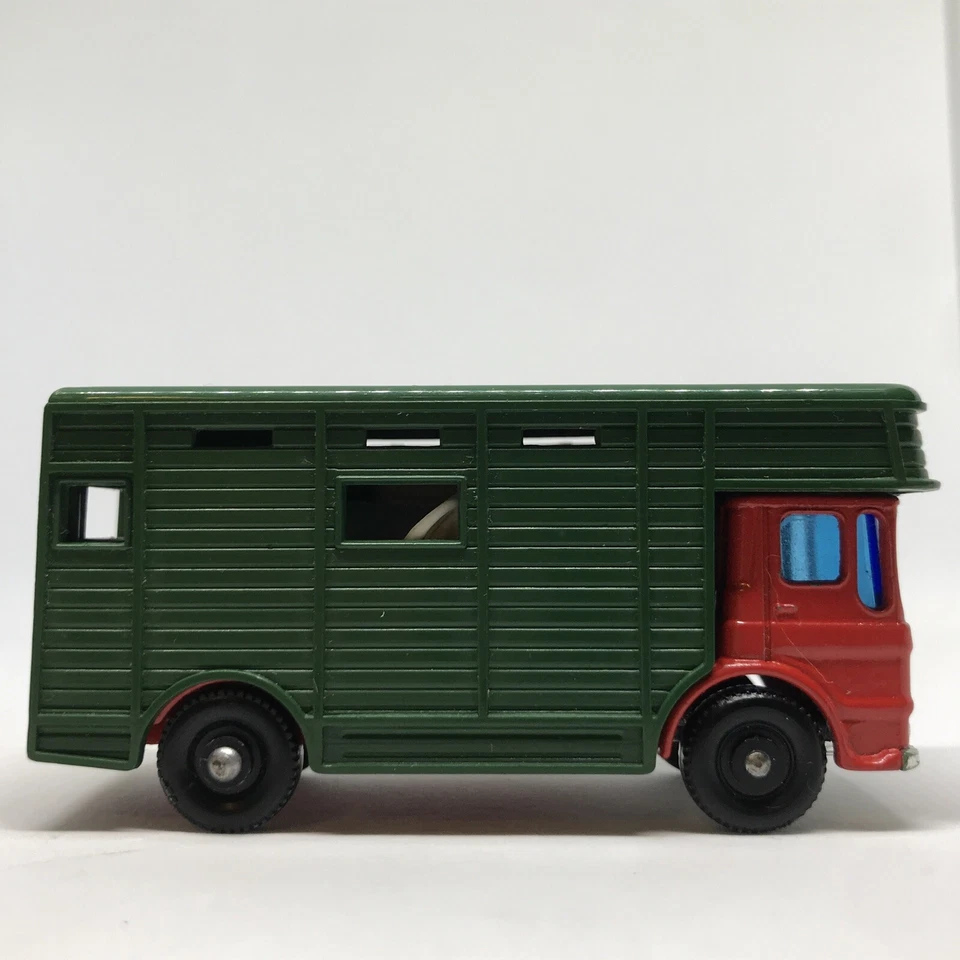 Lesney Matchbox No. 17 Horse Box Ergomatic Cab 1969 Red - Made In England W/Box - Image 4 of 4