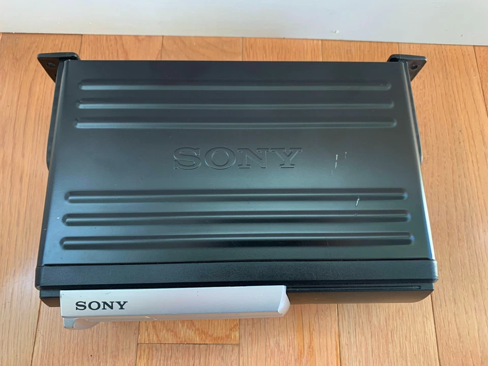 SONY CDX-555RF 10 CD Custom File Car Compact Disc Changer Unit Only - Image 2 of 4