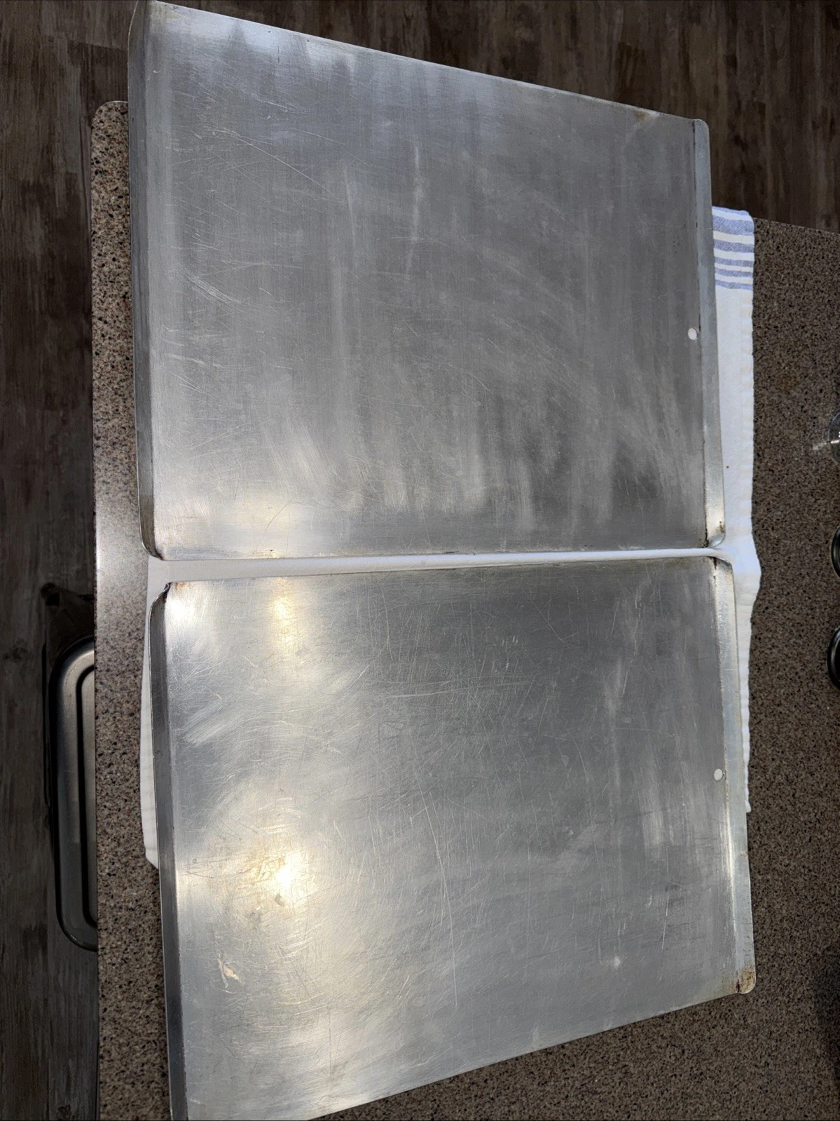 Set Of 2 Vintage Priscilla Ware Aluminum Cookie Baking Sheets 17”x 14” Pan Trays
Opens in a new wind