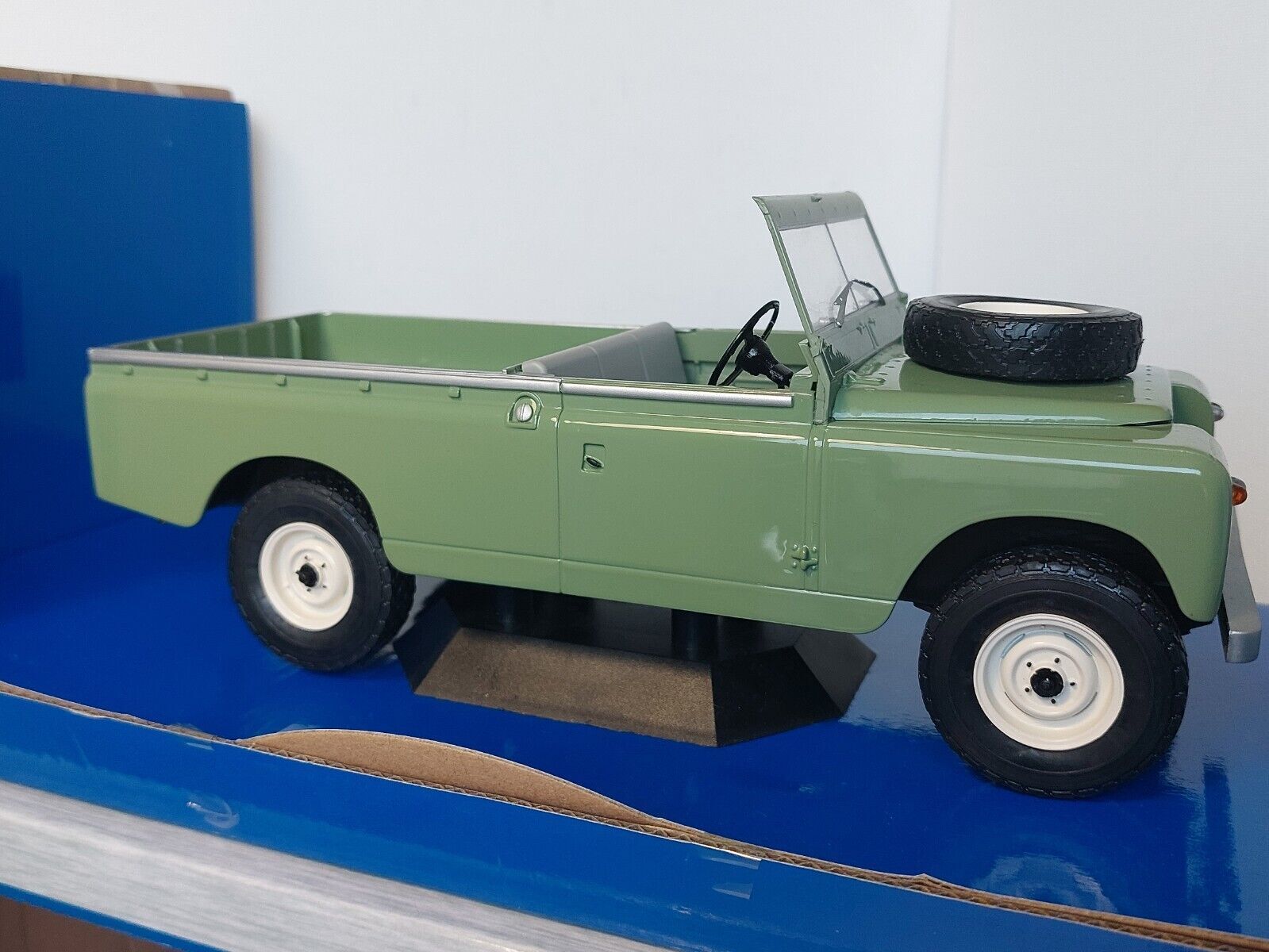 Model Car Group Land Rover series II 109 pickup 118 In Box eBay