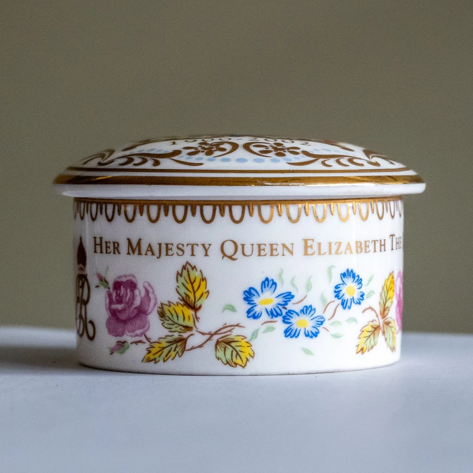 Royal Collection fine bone china pill trinket box The Queen Mother 1900-2002 - Image 2 of 4