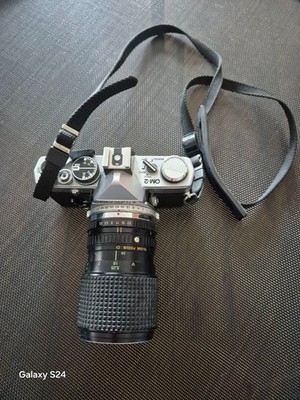 Olympus OM-2 SLR mit Tokina RMC 35-105mm f3,5-4,3 Objektiv