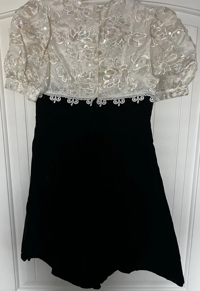Vintage Jessica McClintock Girls Sz 10 Black Velvet Dress with White Sequin Top - Image 2 of 4